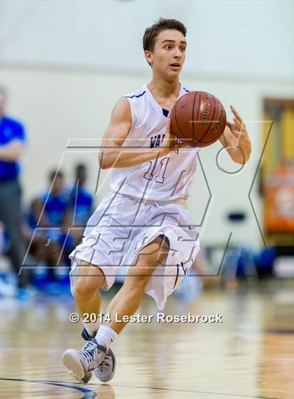Thumbnail 3 in MacArthur vs Warren JV photogallery.