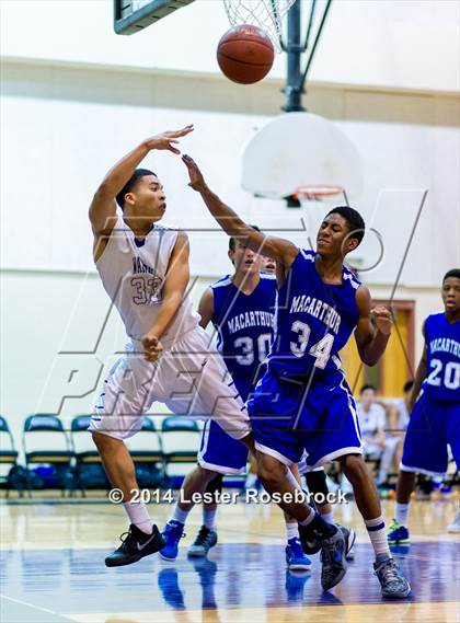 Thumbnail 3 in MacArthur vs Warren JV photogallery.