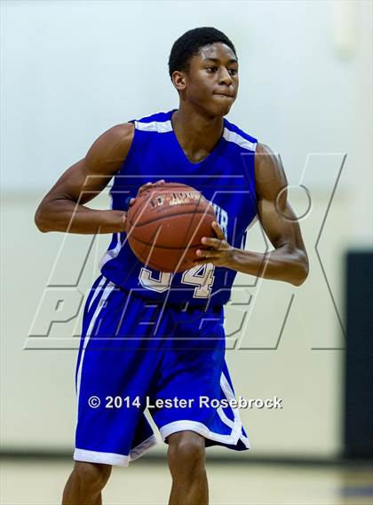 Thumbnail 1 in MacArthur vs Warren JV photogallery.