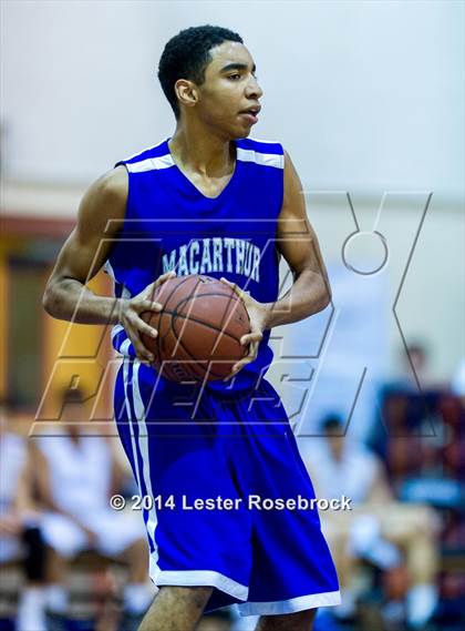 Thumbnail 3 in MacArthur vs Warren JV photogallery.