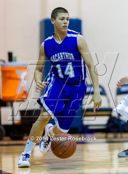 Thumbnail 3 in MacArthur vs Warren JV photogallery.