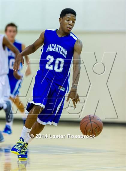 Thumbnail 2 in MacArthur vs Warren JV photogallery.