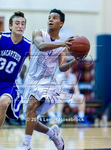 Thumbnail 2 in MacArthur vs Warren JV photogallery.