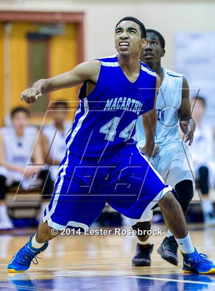 Thumbnail 3 in MacArthur vs Warren JV photogallery.