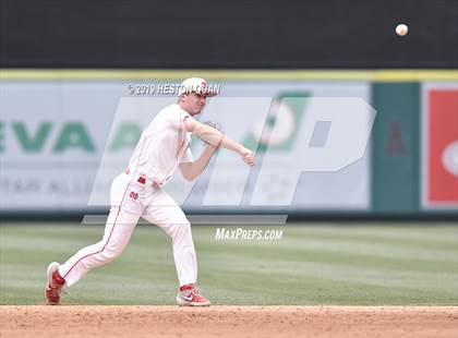 Thumbnail 1 in Tustin vs. Mater Dei photogallery.