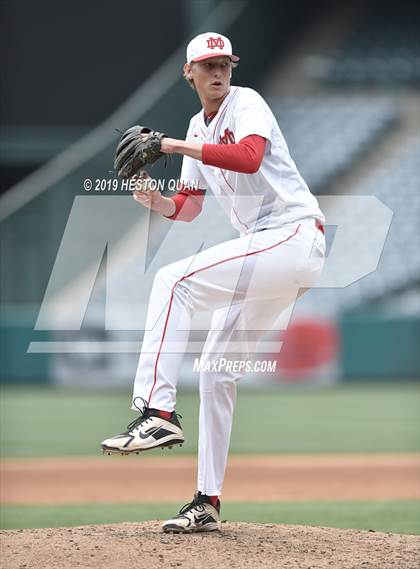 Thumbnail 1 in Tustin vs. Mater Dei photogallery.