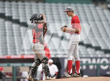Thumbnail 3 in Tustin vs. Mater Dei photogallery.