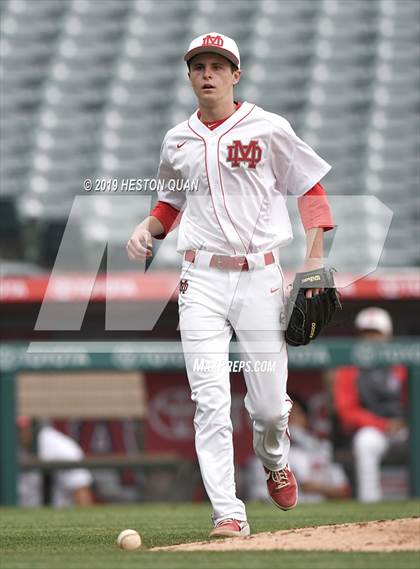 Thumbnail 2 in Tustin vs. Mater Dei photogallery.