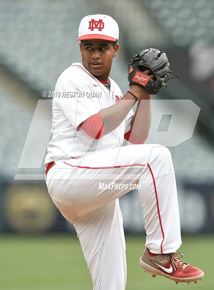 Thumbnail 1 in Tustin vs. Mater Dei photogallery.