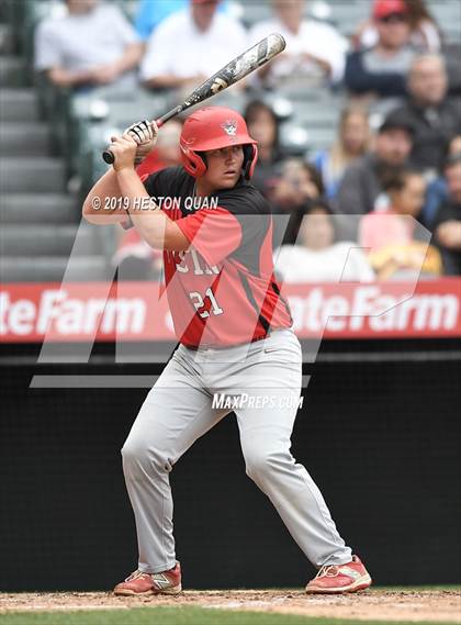 Thumbnail 3 in Tustin vs. Mater Dei photogallery.