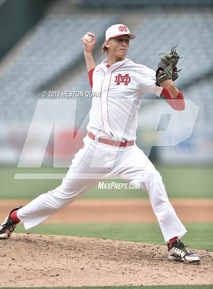 Thumbnail 2 in Tustin vs. Mater Dei photogallery.