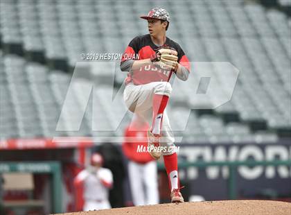 Thumbnail 3 in Tustin vs. Mater Dei photogallery.