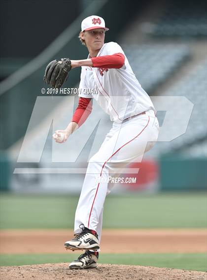 Thumbnail 1 in Tustin vs. Mater Dei photogallery.