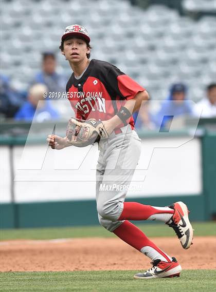 Thumbnail 1 in Tustin vs. Mater Dei photogallery.