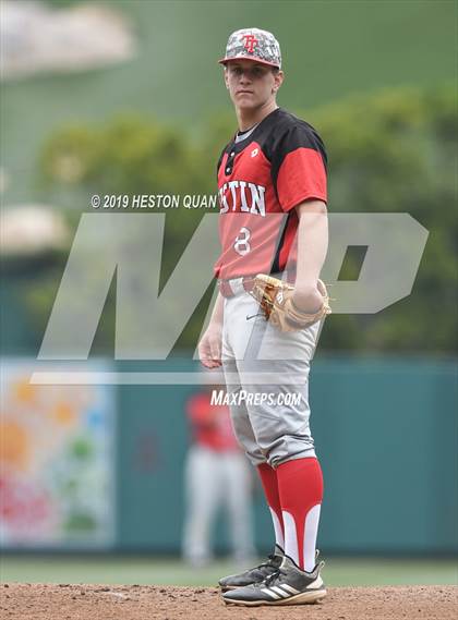Thumbnail 1 in Tustin vs. Mater Dei photogallery.