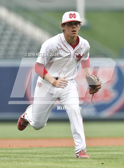Thumbnail 1 in Tustin vs. Mater Dei photogallery.