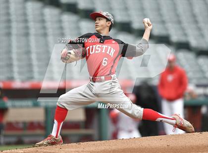 Thumbnail 1 in Tustin vs. Mater Dei photogallery.