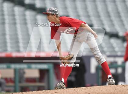 Thumbnail 3 in Tustin vs. Mater Dei photogallery.