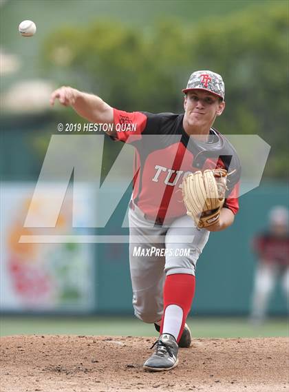 Thumbnail 3 in Tustin vs. Mater Dei photogallery.