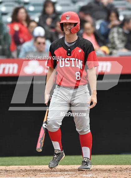 Thumbnail 1 in Tustin vs. Mater Dei photogallery.