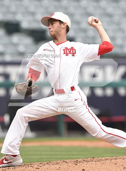 Thumbnail 3 in Tustin vs. Mater Dei photogallery.