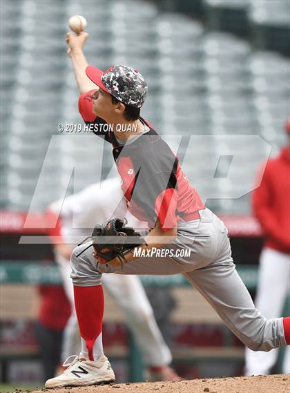 Thumbnail 1 in Tustin vs. Mater Dei photogallery.