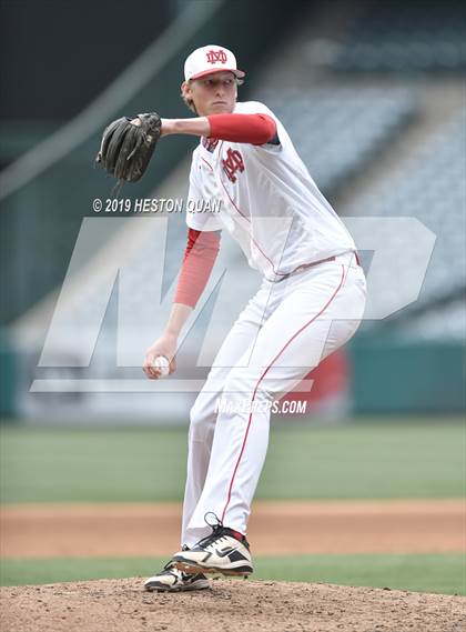 Thumbnail 2 in Tustin vs. Mater Dei photogallery.