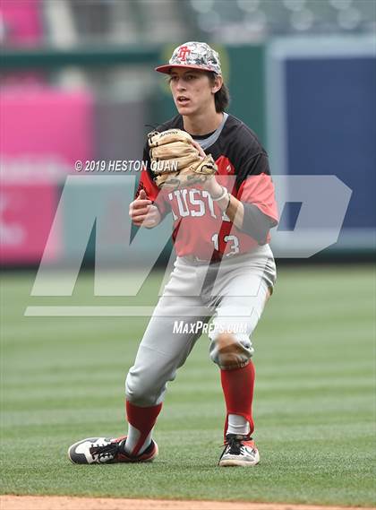 Thumbnail 1 in Tustin vs. Mater Dei photogallery.