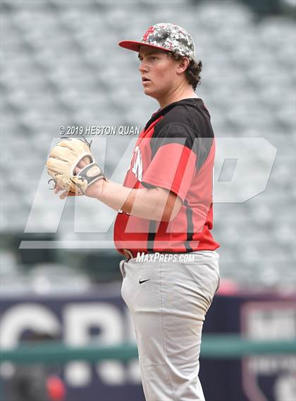 Thumbnail 3 in Tustin vs. Mater Dei photogallery.