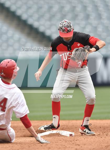 Thumbnail 2 in Tustin vs. Mater Dei photogallery.