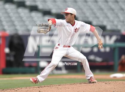 Thumbnail 2 in Tustin vs. Mater Dei photogallery.