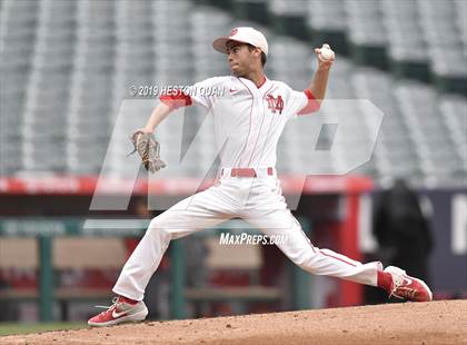 Thumbnail 2 in Tustin vs. Mater Dei photogallery.