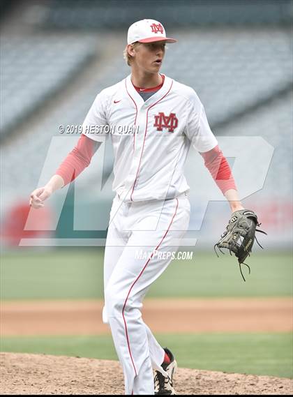 Thumbnail 2 in Tustin vs. Mater Dei photogallery.
