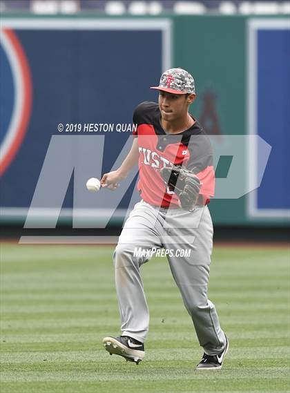 Thumbnail 3 in Tustin vs. Mater Dei photogallery.