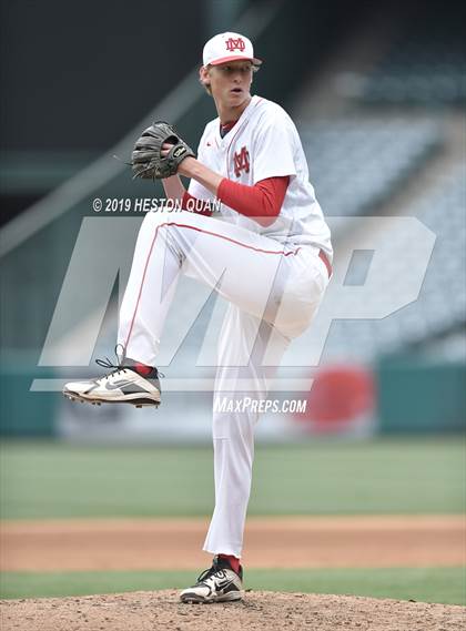 Thumbnail 3 in Tustin vs. Mater Dei photogallery.