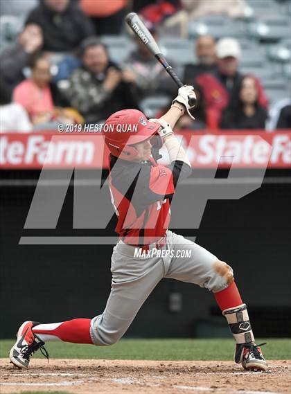 Thumbnail 3 in Tustin vs. Mater Dei photogallery.