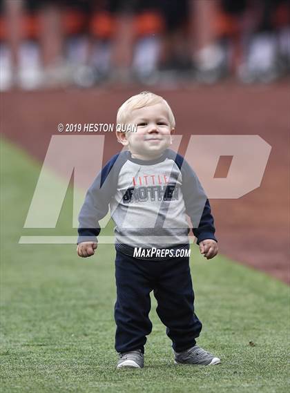 Thumbnail 2 in Tustin vs. Mater Dei photogallery.