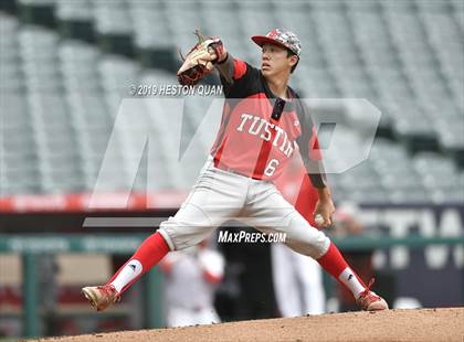 Thumbnail 3 in Tustin vs. Mater Dei photogallery.