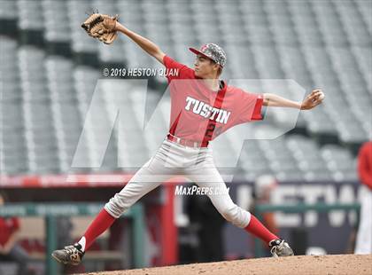 Thumbnail 1 in Tustin vs. Mater Dei photogallery.