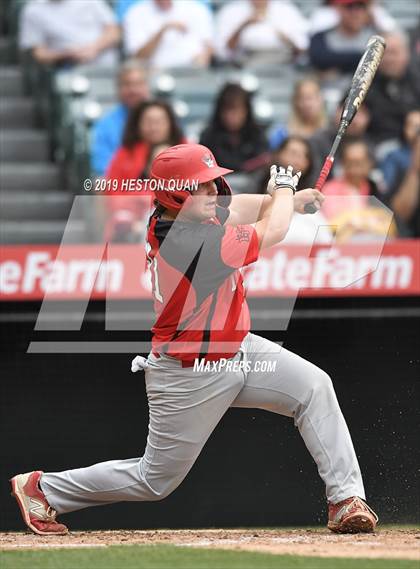 Thumbnail 1 in Tustin vs. Mater Dei photogallery.
