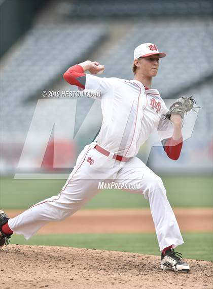 Thumbnail 3 in Tustin vs. Mater Dei photogallery.