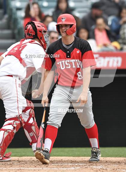 Thumbnail 2 in Tustin vs. Mater Dei photogallery.