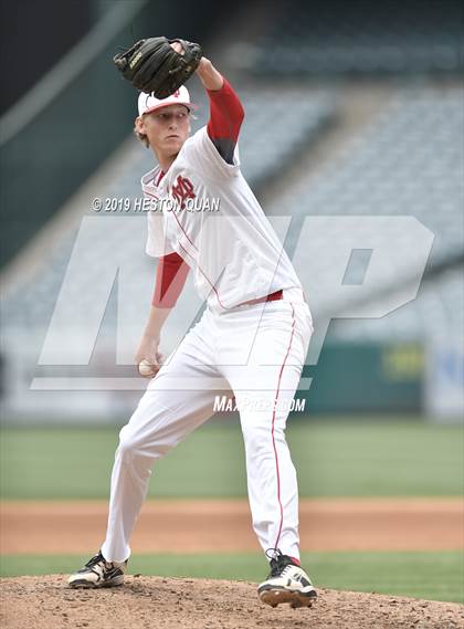 Thumbnail 1 in Tustin vs. Mater Dei photogallery.