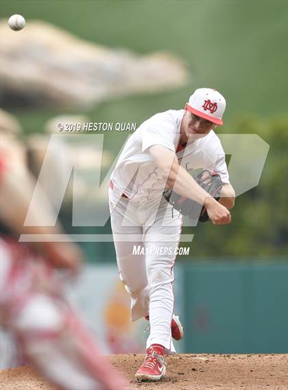Thumbnail 1 in Tustin vs. Mater Dei photogallery.