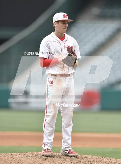 Thumbnail 1 in Tustin vs. Mater Dei photogallery.