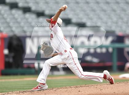 Thumbnail 1 in Tustin vs. Mater Dei photogallery.