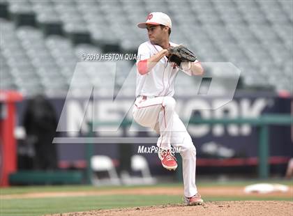 Thumbnail 3 in Tustin vs. Mater Dei photogallery.