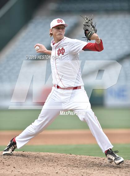 Thumbnail 1 in Tustin vs. Mater Dei photogallery.