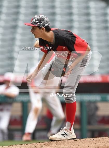 Thumbnail 3 in Tustin vs. Mater Dei photogallery.