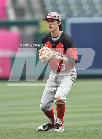 Thumbnail 2 in Tustin vs. Mater Dei photogallery.